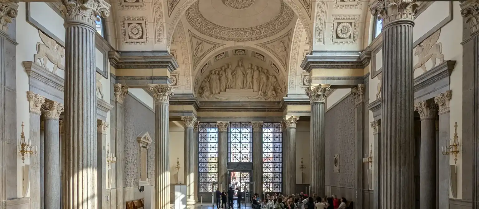 Salle des pas perdus du palais de justice de Lyon
