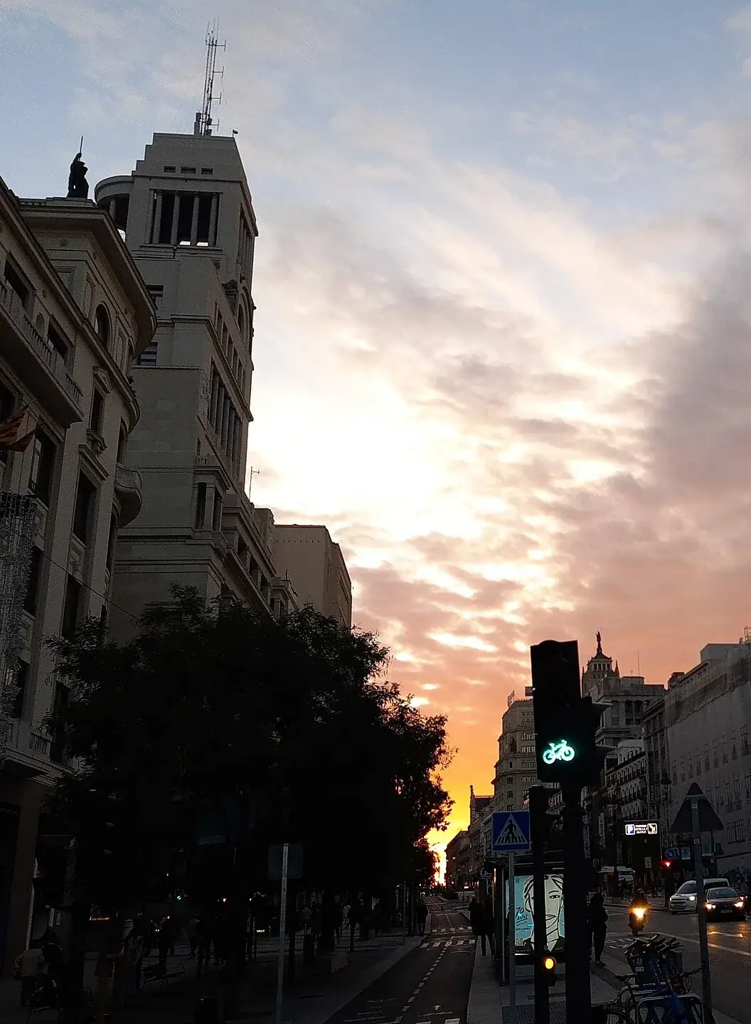 Gran Vía à Madrid au coucher du soleil
